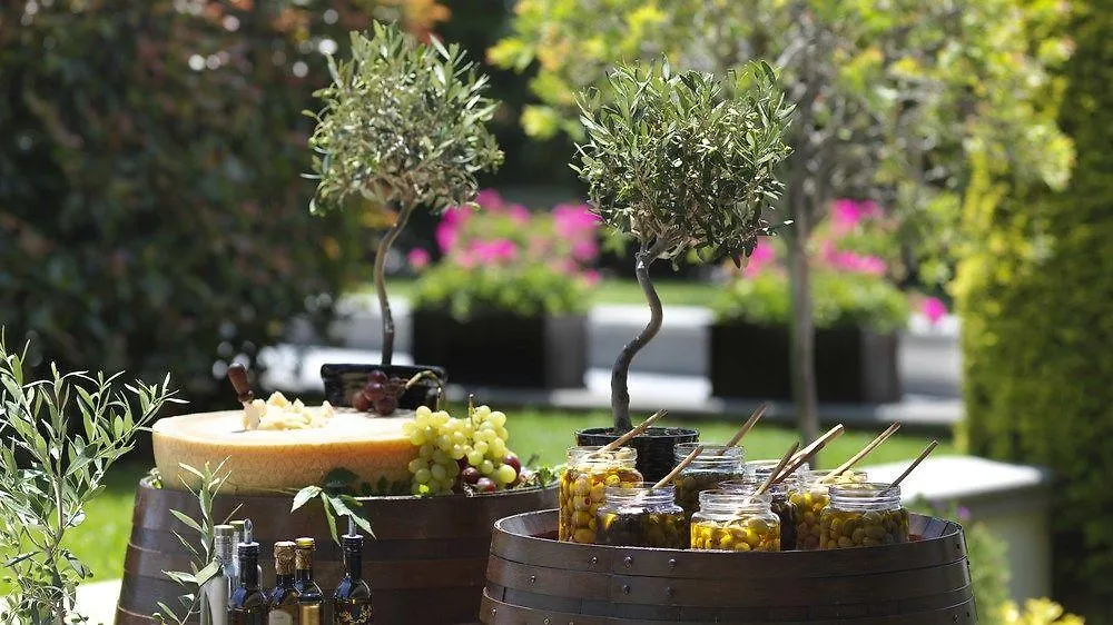 Four Seasons Hotel Istanbul At The Bosphorus