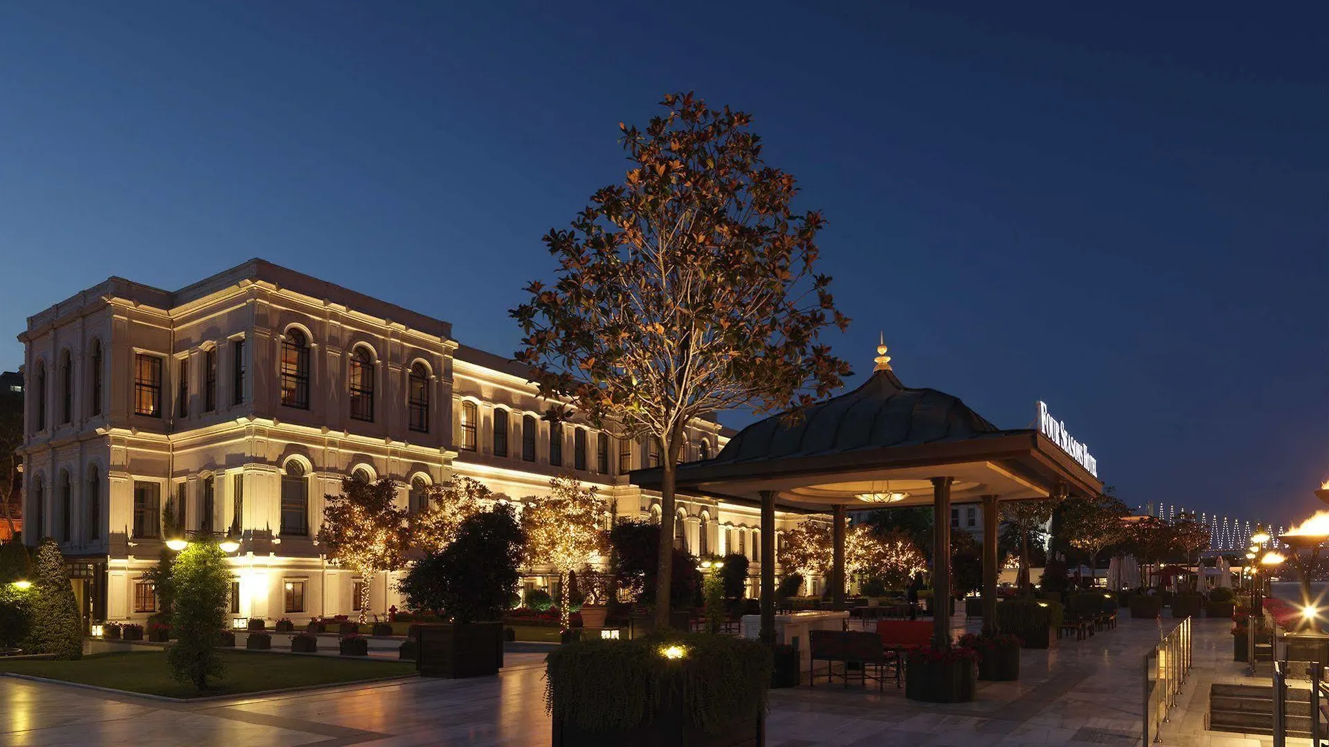 Four Seasons Hotel Istanbul At The Bosphorus 5*,